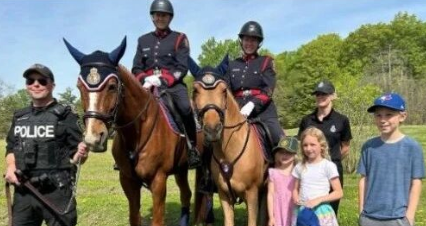 手慢无！约克区警局开放日正式开抢！坐迷你消防车,看酷炫警用摩托