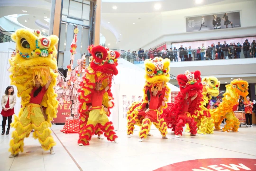 这个周末年味拉满！两个贺年活动齐上线：舞狮、财神爷、马年巨型装置、许愿树全都有